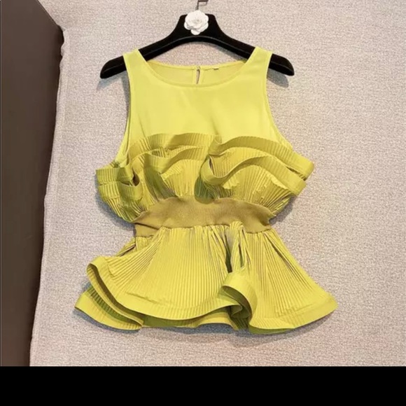 Yellow Ruffles Pleated Patchwork Women Blouse - Picture 3 of 3